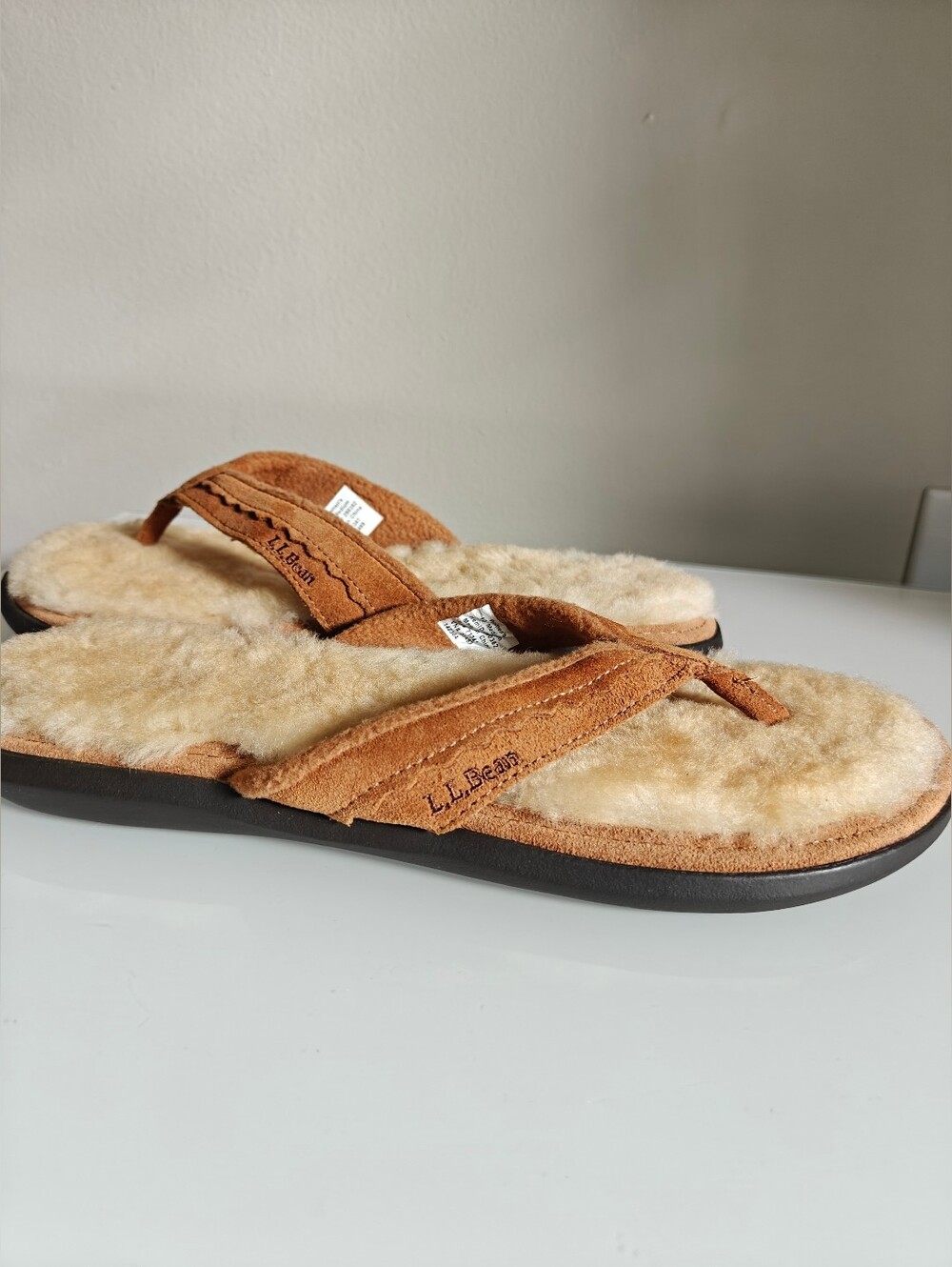 NWOT L.L. Bean Wicked Good Shearling Thong Slipper